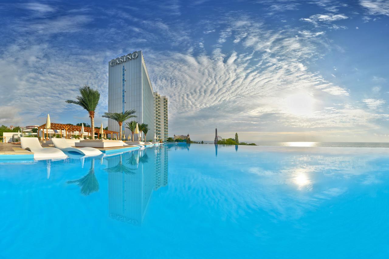 INTERNATIONAL Hotel Casino & Tower Suites 5*